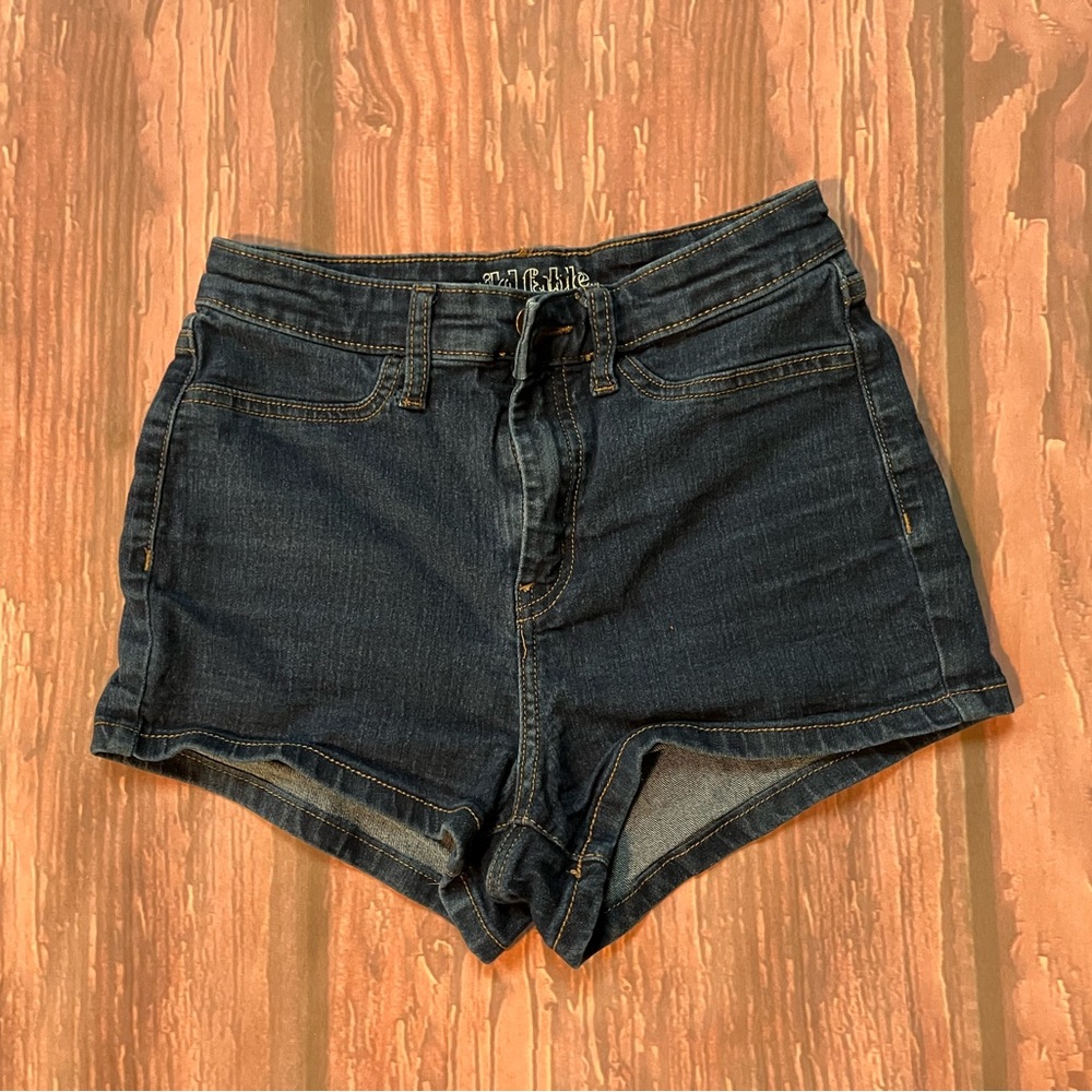 Women’s pre-owned wild fable shorts size 6/28